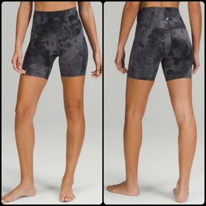 Lululemon 16 Align High-Rise Short w/
Pockets 6" Diamond Dye Pitch Grey Graphite